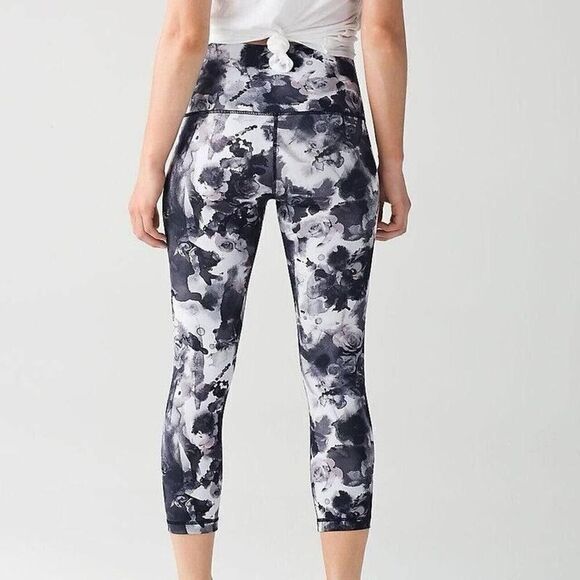 Lululemon Wunder Under High-Rise Leggings Roses Floral Black Grey Size 6 Crop - Picture 1 of 5